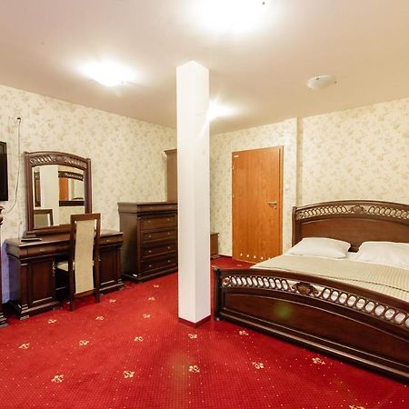 Orion Hotel Parczew Exterior photo